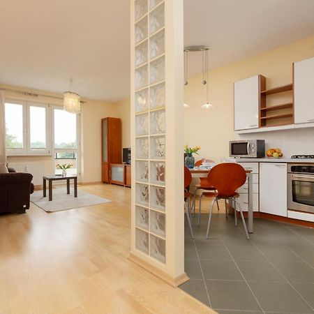 Spacious & Quiet 1 Bedroom Apartment In Pruszkow By Noclegi Renters Екстер'єр фото