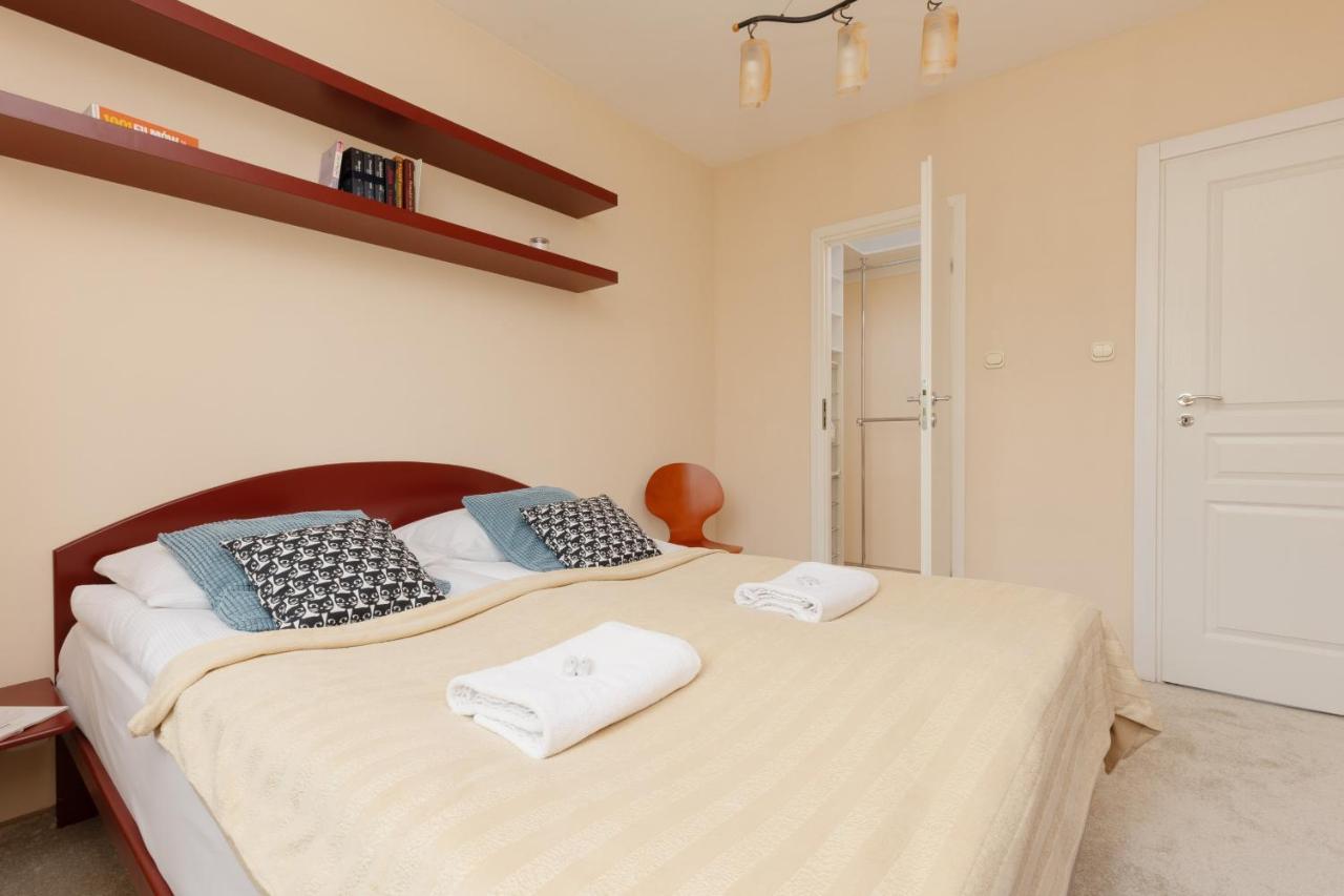 Spacious & Quiet 1 Bedroom Apartment In Pruszkow By Noclegi Renters Екстер'єр фото